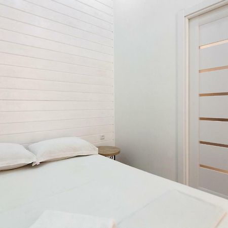 Leogrand One-Bedroom Apartments On Tugan-Baranovskogo 24 Lviv Ngoại thất bức ảnh