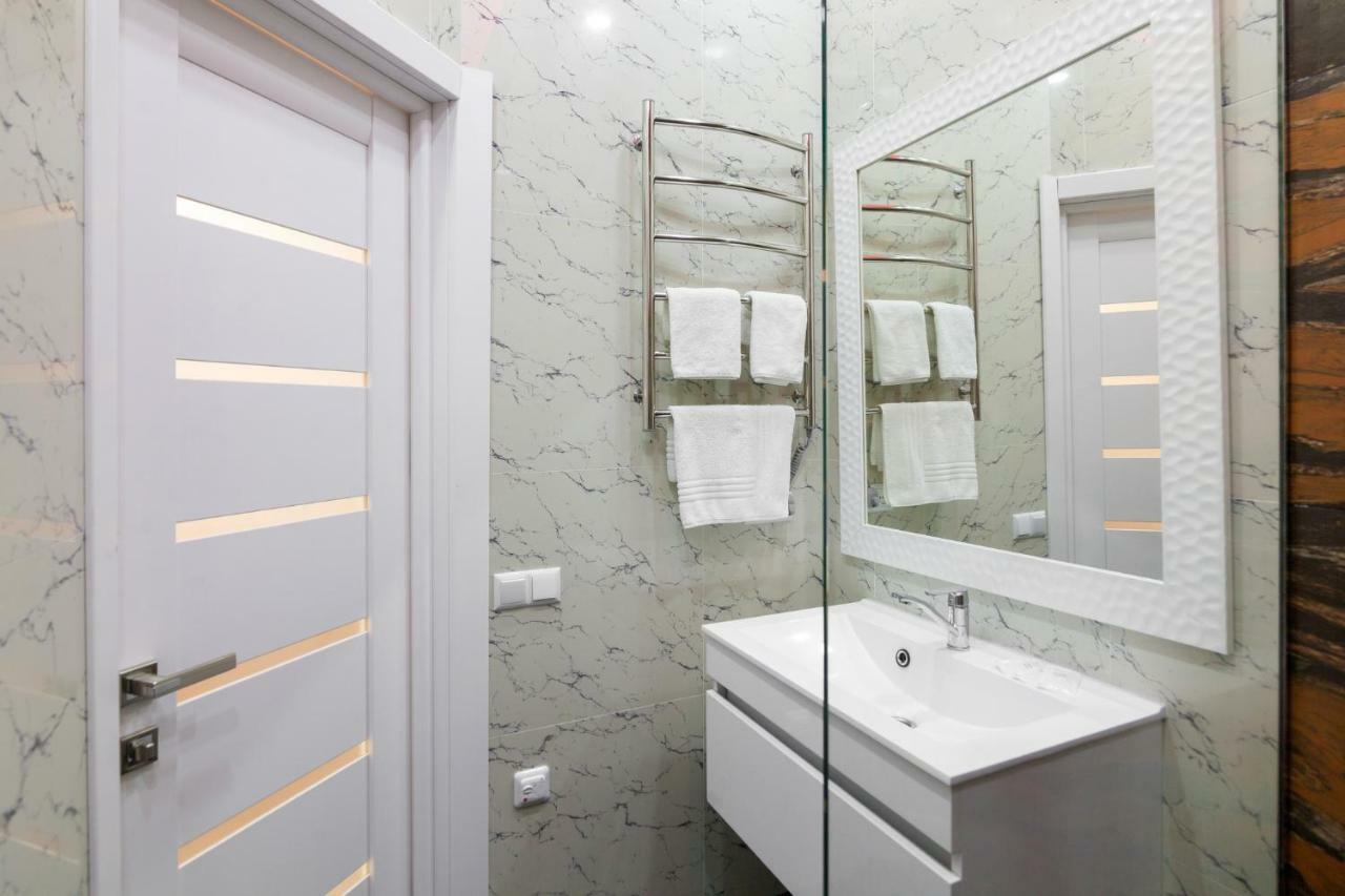 Leogrand One-Bedroom Apartments On Tugan-Baranovskogo 24 Lviv Ngoại thất bức ảnh
