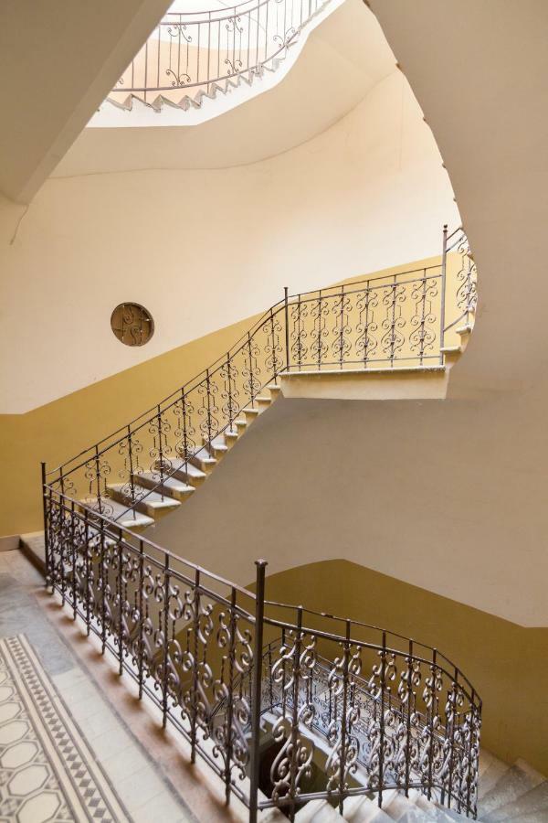 Leogrand One-Bedroom Apartments On Tugan-Baranovskogo 24 Lviv Ngoại thất bức ảnh