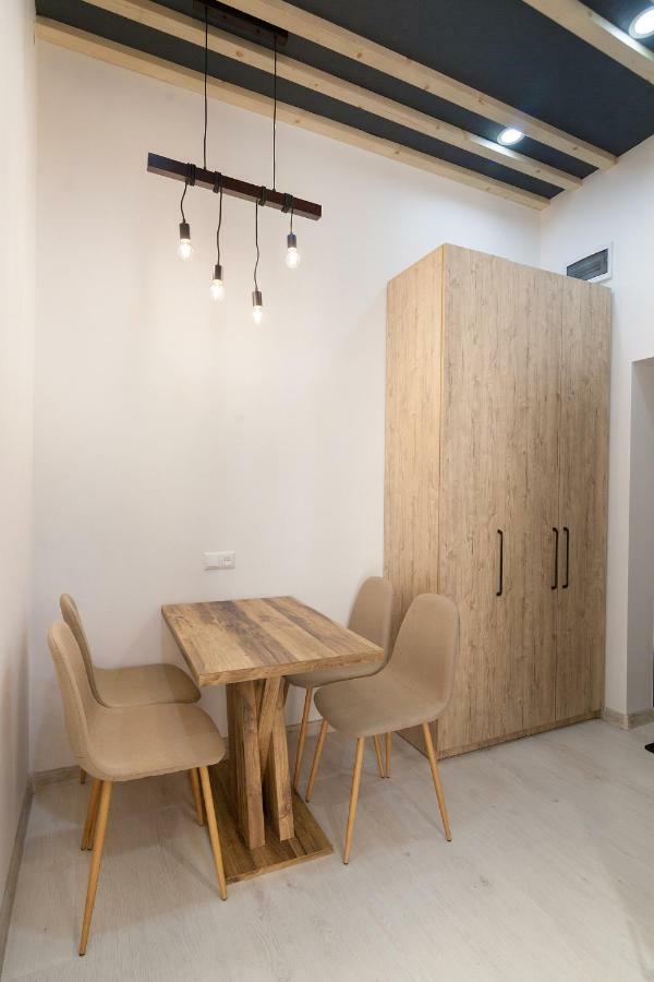 Leogrand One-Bedroom Apartments On Tugan-Baranovskogo 24 Lviv Ngoại thất bức ảnh