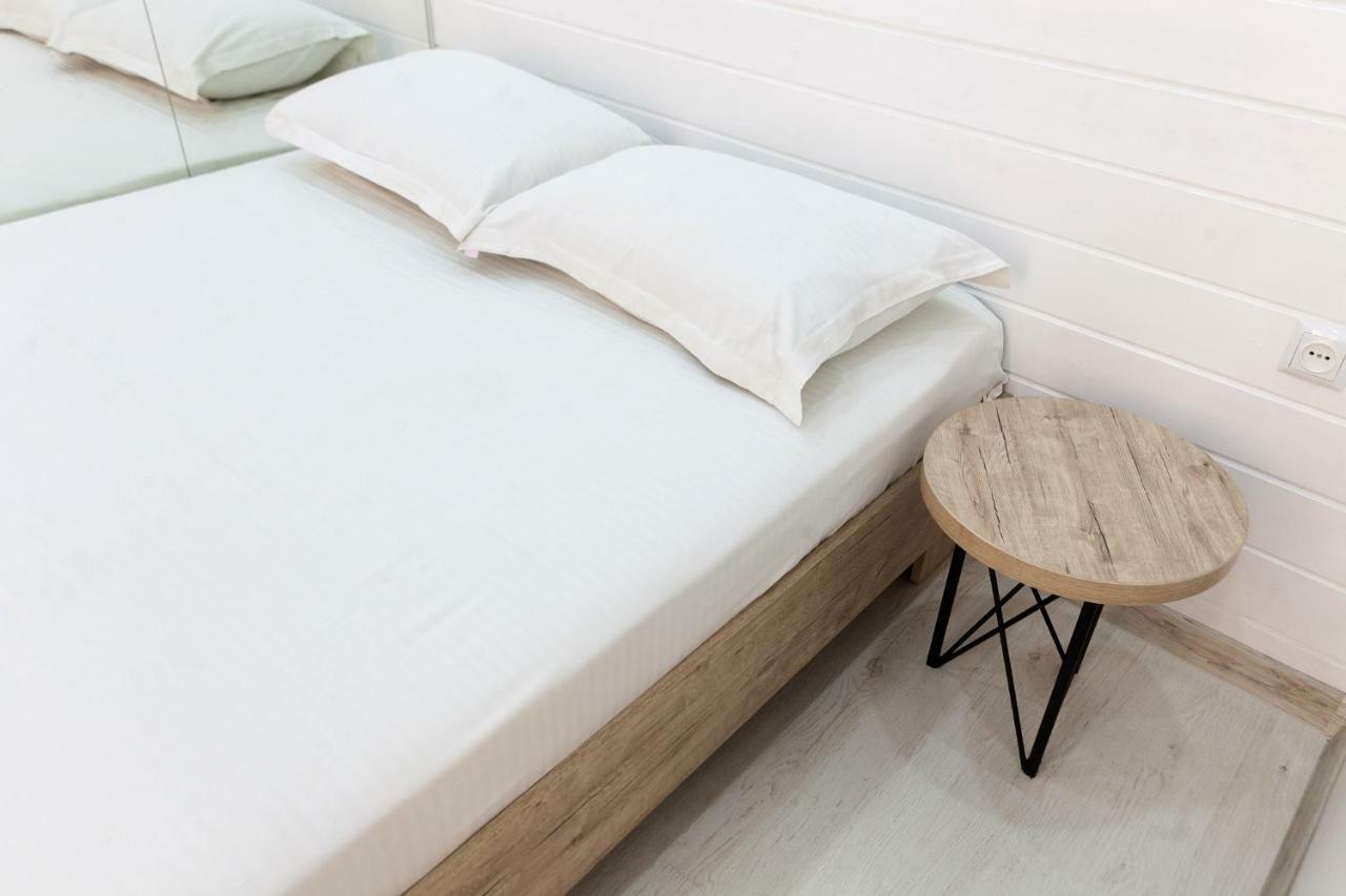 Leogrand One-Bedroom Apartments On Tugan-Baranovskogo 24 Lviv Ngoại thất bức ảnh